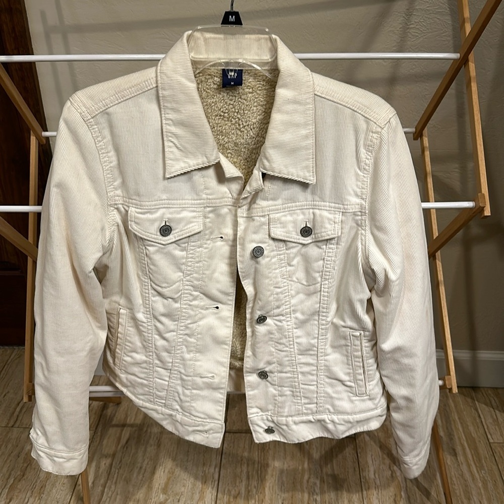 Winter white women’s Gap corduroy jacket with fleece lining